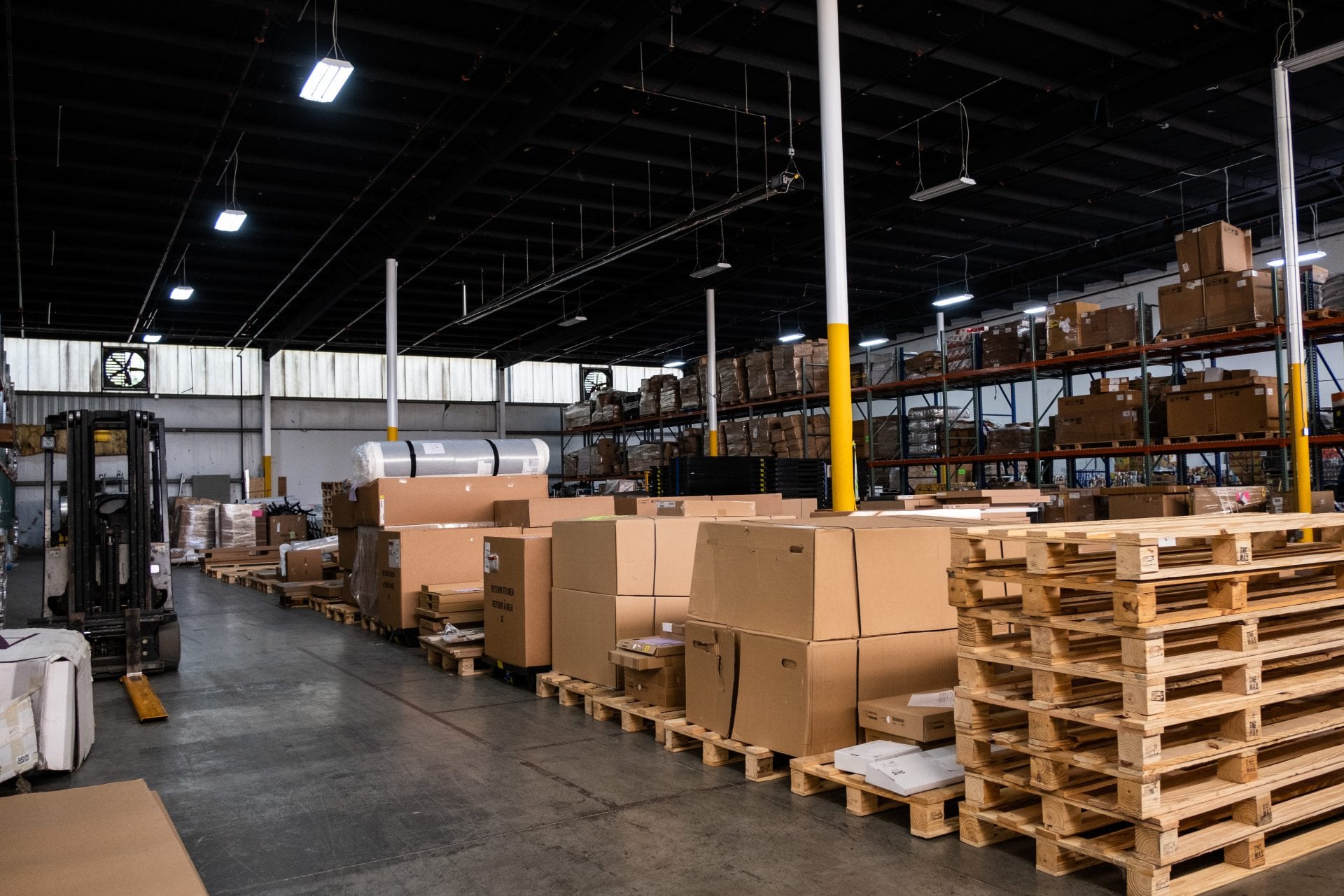 Warehouse and Fulfillment Center Nashville TN providing Shipping Services along with Business and Commercial Storage with Cross Docking and kitting services